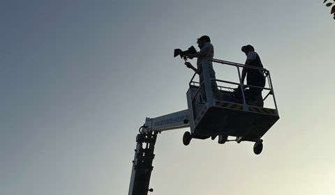 Patrick Winzler auf Kran bei Imagefilm Dreh